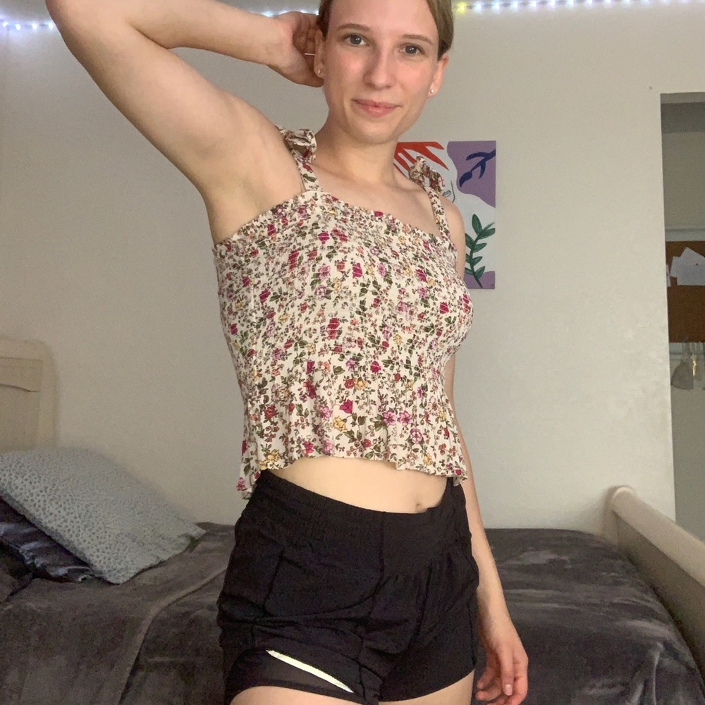 Floral cropped tank top